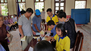 MobiFone đẩy mạnh triển khai lắp đặt hơn 90.000 đầu thu DVB-T2 cho dân nghèo Nam Định, Ninh Bình