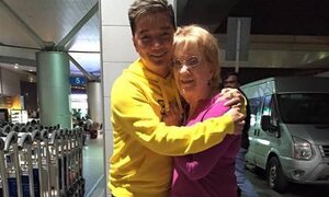 Đàm Vĩnh Hưng đau buồn khi mẹ nuôi qua đời