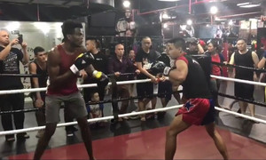 Cao thủ bí ẩn bên cạnh Flores thượng đài đấu võ tại Hà Nội