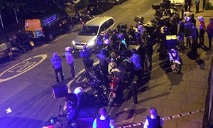 Kẻ đi xe máy tạt axit vào 5 người ở London