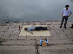 Thi thể người đàn ông nổi giữa hồ Linh Đàm lúc sáng sớm