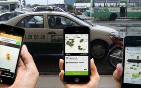 Nhiều hãng taxi truyền thống nộp thuế thấp hơn Uber, Grab