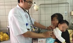 Hai trẻ sơ sinh suýt mất mạng vì cha mẹ cho uống thuốc cam