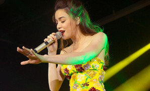 Khán giả đến chật cứng trong đêm nhạc của Hồ Ngọc Hà tại Mỹ