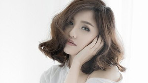 Video: Té ngửa với giọng nói thật của 'công chúa nhạc buồn' Bích Phương