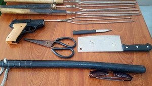 Cảnh sát hình sự rởm mang súng nhựa, dùi cui đi cướp xe máy