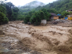 Cận cảnh lũ quét khủng khiếp cuốn trôi 11 ngôi nhà ở Nghệ An