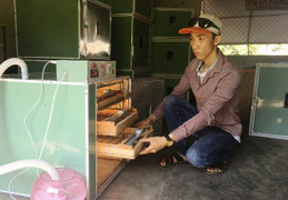 Nhà nông 'không chân đất' sáng chế ra máy ấp trứng tự động