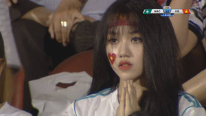 Nữ CĐV xinh đẹp gây sốt trận U22 Việt Nam vs U22 Macau là ai?