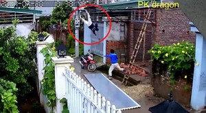 Sửa điện giữa trời mưa, bị điện giật ngã từ mái nhà xuống đất