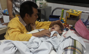 Sạt lở đá làm sập nhà dân ở Sơn La: 'Con đau lắm! Bố mẹ ơi, con muốn về nhà'