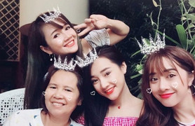 Nhã Phương đăng ảnh cả nhà, fan lại trầm trồ vì nhan sắc 3 chị em