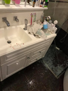 Kinh hoàng cảnh kính cường lực phát nổ, găm đầy người như 'đạn hoa cải'