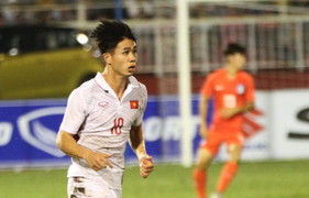 HLV Hữu Thắng: 'Đừng nói Công Phượng thui chột tài năng'