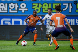 Xuân Trường về nước, Gangwon tụt sâu ở K-League