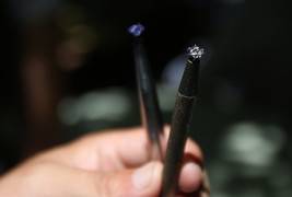 Lạc vào chợ đá quý giữa lòng Hà Nội, chiêm ngưỡng đá quý giá hàng tỷ đồng