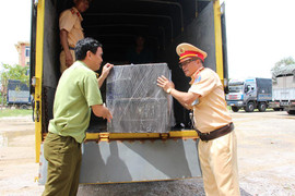 Bắt lô hàng điện tử không rõ nguồn gốc