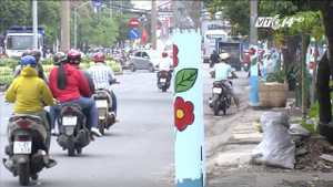 Lạ lùng hàng trăm cột đèn, trụ điện ở TP.HCM bỗng dưng 'nở hoa'