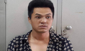 Chân dung kẻ lừa đảo dàn cảnh va quệt, nhảy lên ô tô bắt vạ tài xế ở Hà Nội