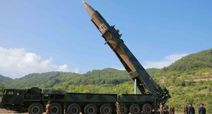 Giới tình báo Washington lo ngại tên lửa Triều Tiên sớm vươn tới Mỹ