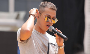 Mai Tiến Dũng đến sớm, tích cực tập luyện cho đêm nhạc mùa hè