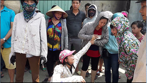 Video: Tiếng khóc xé lòng tại hiện trường vụ nổ 8 người chết ở Hà Nội