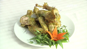 Mẹo luộc gà không cần nước vẫn thơm ngon ngọt thịt