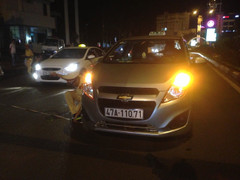 Video: Tài xế taxi Mai Linh lao xe tông người đàn ông sau va chạm giao thông