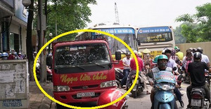 'Ngọn lửa thần' đỗ dưới đường, hàng loạt phương tiện chôn chân giữa trời nắng nóng