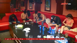Đột kích quán karaoke, bắt quả tang 61 nam thanh nữ tú thác loạn ma túy