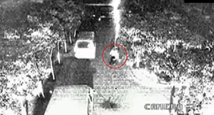 Video: Người đàn ông đen đủi bị sét đánh 2 lần trong chưa đầy 1 phút