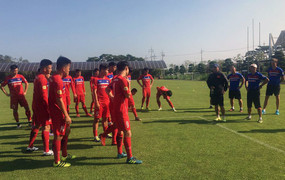 HLV Hữu Thắng lệnh học trò tập trung cao độ trên đất Hàn