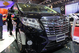 Có gì bên trong 'chuyên cơ mặt đất' - Toyota Alphard?