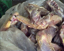 Video: Hàng tấn chân trâu, cánh gà thối chuẩn bị lên bàn nhậu