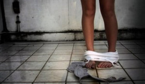 Túng thiếu cùng cực, mẹ ruột đang tâm bán trinh tiết con gái