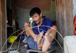 Người đàn ông chết đi sống lại 6 lần trong một đêm, đan lồng chim bằng chân ở Hà Tĩnh