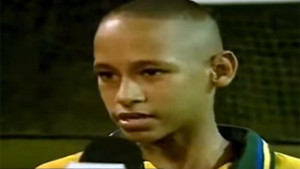 Video: 14 tuổi Neymar đã chơi bóng điệu nghệ thế này