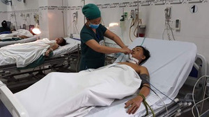 Nghi án chồng dùng dao đâm chết vợ rồi cứa cổ tự sát