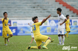 Video: Pha độc diễn qua 4 cầu thủ HAGL và ghi bàn của cầu thủ U15 SLNA