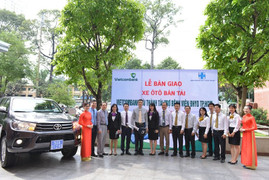 Vietcombank Sài Thành tặng xe chuyển chở trang thiết bị y tế khám chữa bệnh cho Bệnh viện Đại học Y Dược TP.HCM