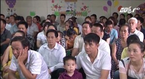 Nghệ An: Phụ huynh căng thẳng bốc thăm chọn trường mầm non cho con
