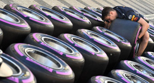 Bà bầu Anh giấu 12 người Việt trong lốp xe để nhập cảnh trái phép