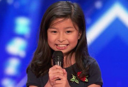 Ca sĩ nhí Trung Quốc kiếm hơn 22 tỷ đồng một năm, đổi nhà cũ nát thành biệt thự