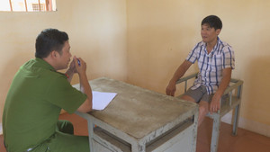 Nổi lòng tham, giám đốc doanh nghiệp trộm iphone của nhân viên cây xăng