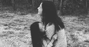 Những bức ảnh giản dị đầy hạnh phúc của gia đình Triệu Vy