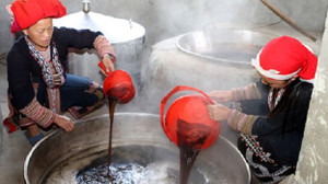 Vén màn bí mật 'đặc sản' tắm lá thuốc của người Dao đỏ