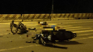 Hai xe máy đối đầu, 5 người nguy kịch