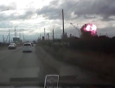 Video: Tên lửa phòng không Liên Xô phát nổ ở xưởng sắt vụn