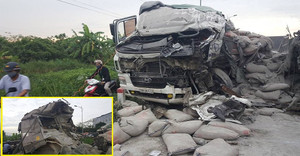 Xe tải đối đầu trong đêm, 2 tài xế bị thương nặng