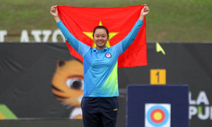 Cung thủ Châu Kiều Oanh nén nước mắt nhận huy chương bạc SEA Games